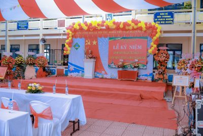 LỄ KỈ NIỆM 40 NĂM NGÀY NHÀ GIÁO VIỆT NAM 20-11 VÀ ĐÓN NHẬN CỜ THI ĐUA CỦA UBND TỈNH QUẢNG NGÃI.