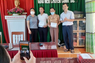 CHIA TAY GIÁO VIÊN CHUYỂN CÔNG TÁC.