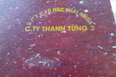 CÔNG TY THANH TÙNG 2 TẶNG BÀN GHẾ CHO CÁC EM HỌC SINH.